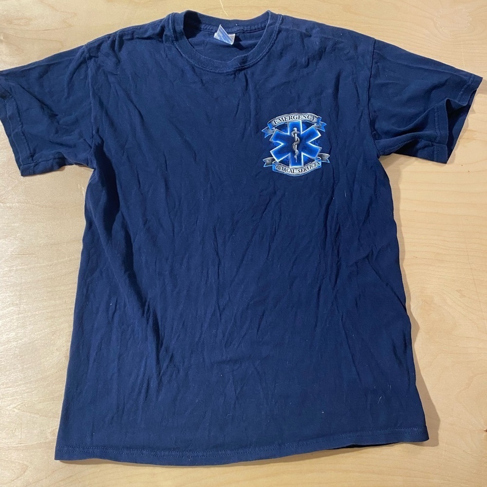 Gildan Navy Blue Graphic T-Shirt Medium (OA)